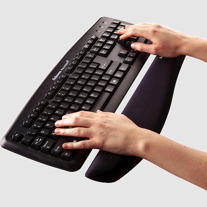 Fellowes počivalo za zapestje PlushTouch za tipkovnico, črna - slika 2